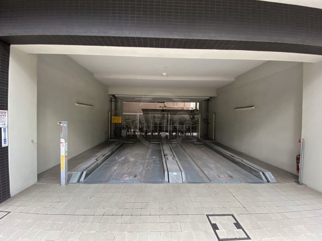 駐車場　アプリーレ京町堀（旧BPRレジデンス京町堀）　駐車場