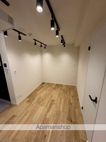 京急本線 大森町駅 徒歩7分 4階建 築2年の居間写真
