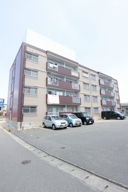建物外観　お部屋探しは地域に詳しい当店へお越しくださいませ！