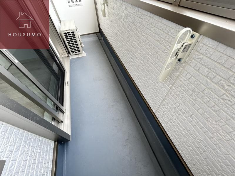 バルコニー　暖かな日差しのふりそそぐバルコニー