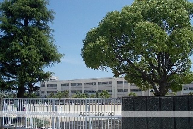 小学校　伊丹市立南小学校（小学校）まで500m