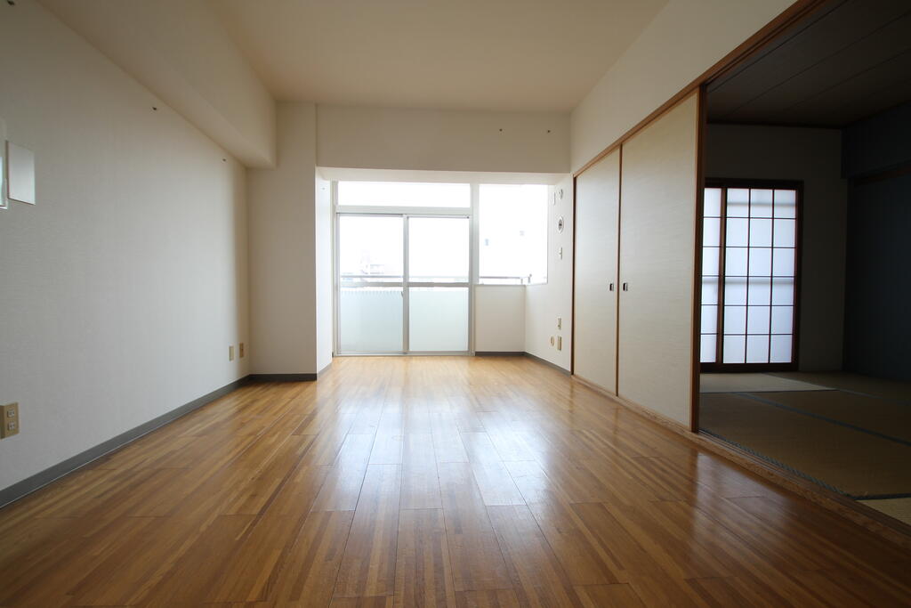 サンスクエア川崎III号棟の居間写真