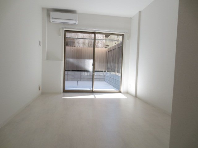 居室・リビング　白基調で綺麗なお部屋です