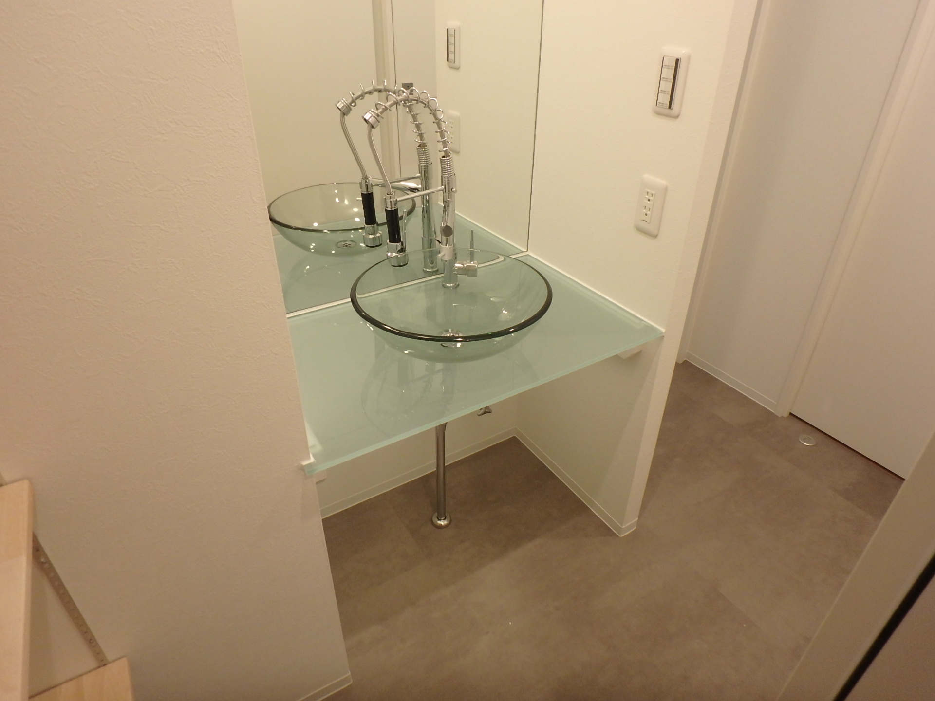 洗面設備　お洒落なガラスボウル☆彡シャワー水洗付き