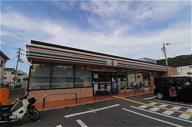 コンビニ　セブンイレブン大東中垣内5丁目店（コンビニ）まで646m