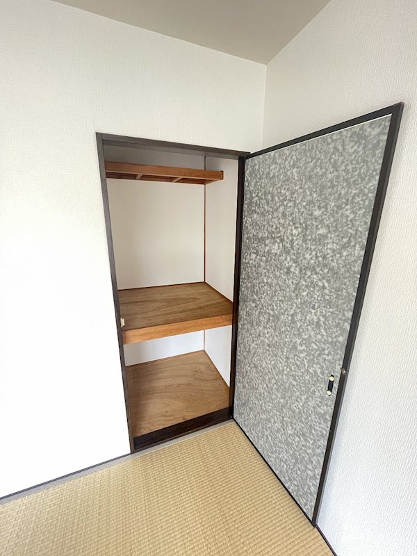 収納　※写真は別号室のものです。