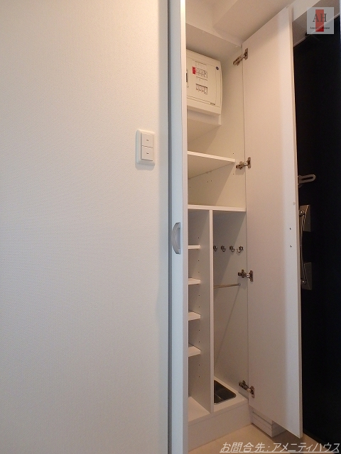 玄関　■トールサイズの下駄箱で玄関周りもスッキリ。