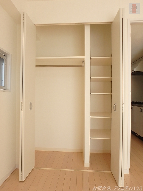 収納　■区切りがあって使い勝手のよいクローゼット。
