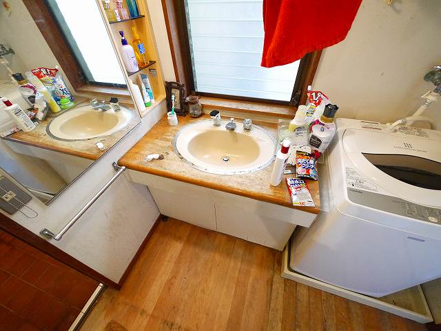 洗面設備　独立洗面化粧台付き