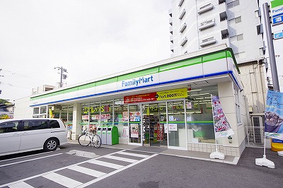 コンビニ　☆ファミリーマート 小倉上到津二丁目店（コンビニ）まで610m