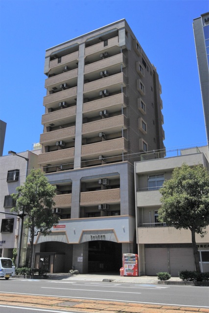 松山市本町のマンションの建物外観