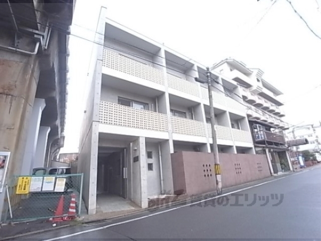 京都市伏見区讃岐町のマンションの建物外観