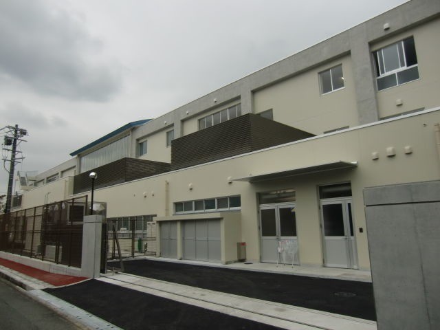 【浜松市中央区住吉のマンションの中学校】