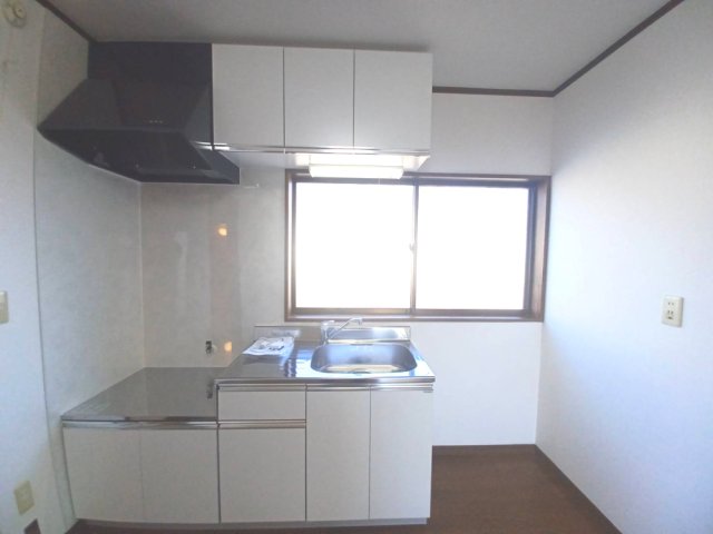 キッチン　退去前の為、同じ物件内のお部屋となります。