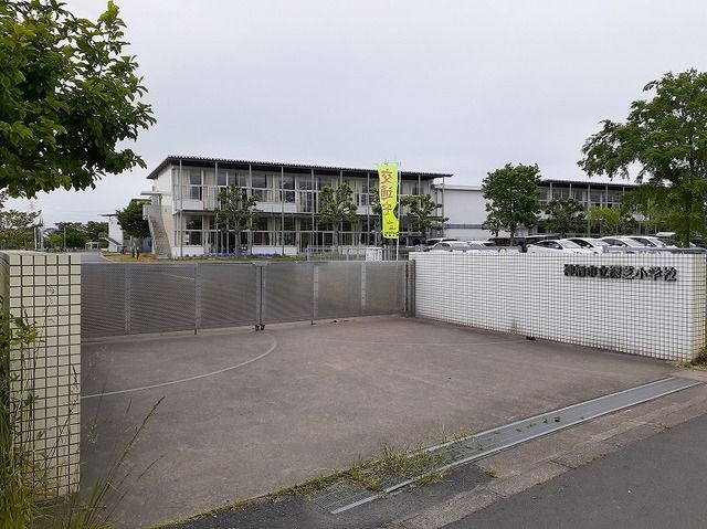 小学校　神栖市立深芝小学校（小学校）まで250m