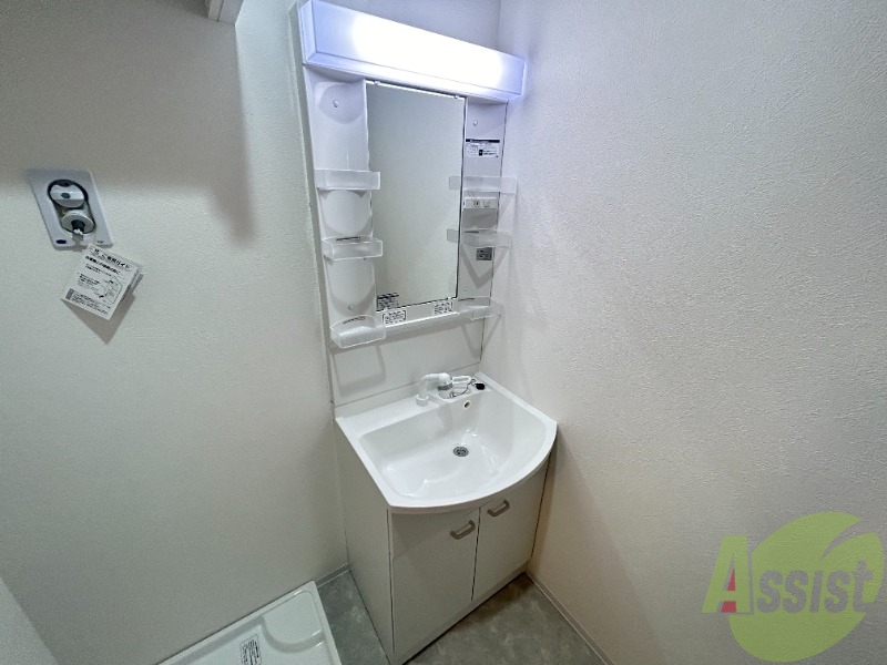 洗面設備　独立洗面台になっているので忙しい朝もばっちりですね。