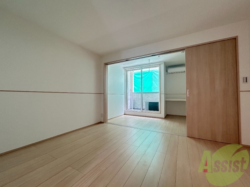 居室・リビング　大きな窓が付いていて日差しもたっぷり入ります。