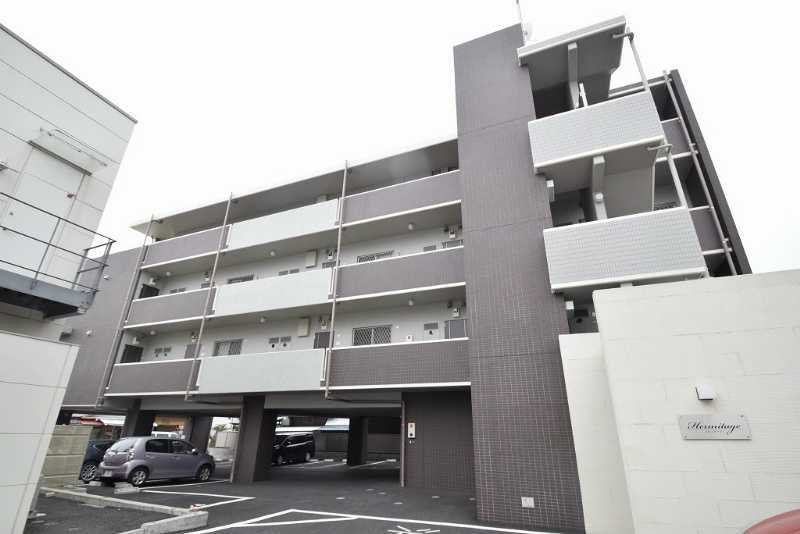 【小田原市南町のマンションの建物外観】