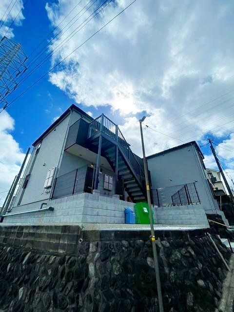 横浜市戸塚区矢部町のアパートの建物外観