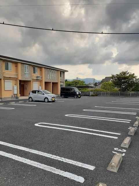 【深谷市小前田のアパートの駐車場】