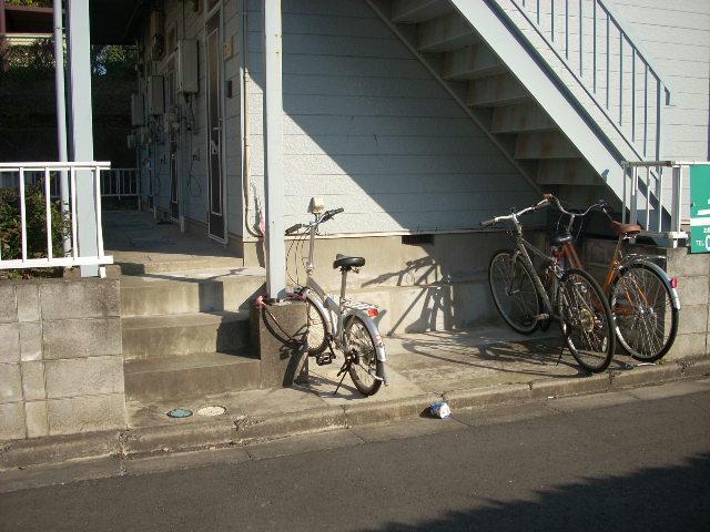 【船橋市習志野台のアパートのエントランス】