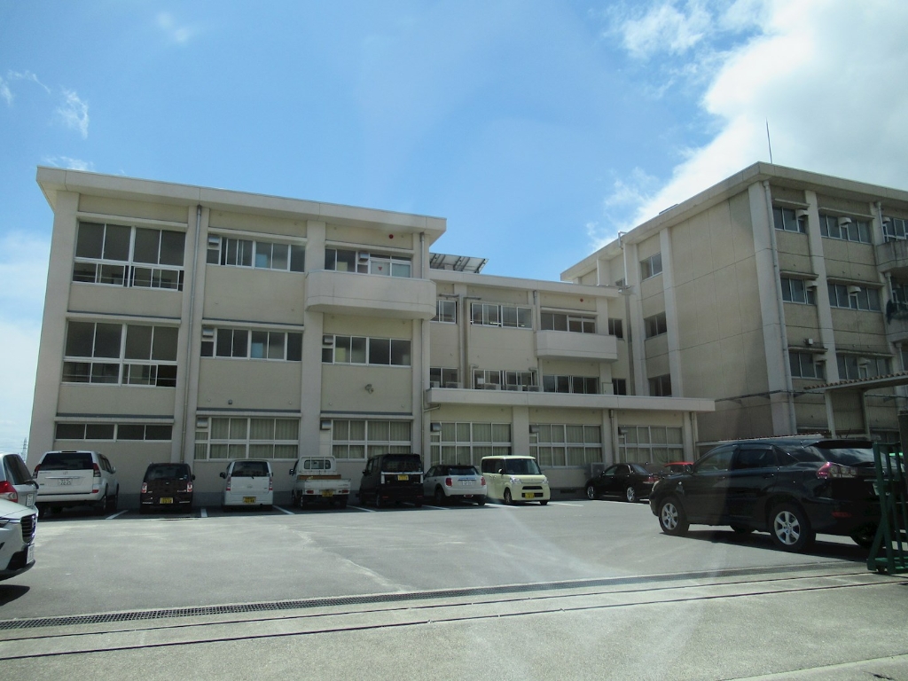 中学校　岐阜市立岐阜西中学校（中学校）まで1133m