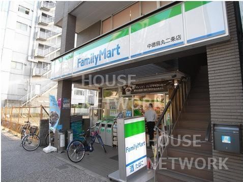 コンビニ　ファミリーマート中徳烏丸二条店（コンビニ）まで450m