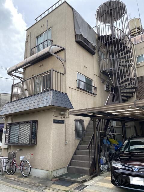 【青山マンションの建物外観】