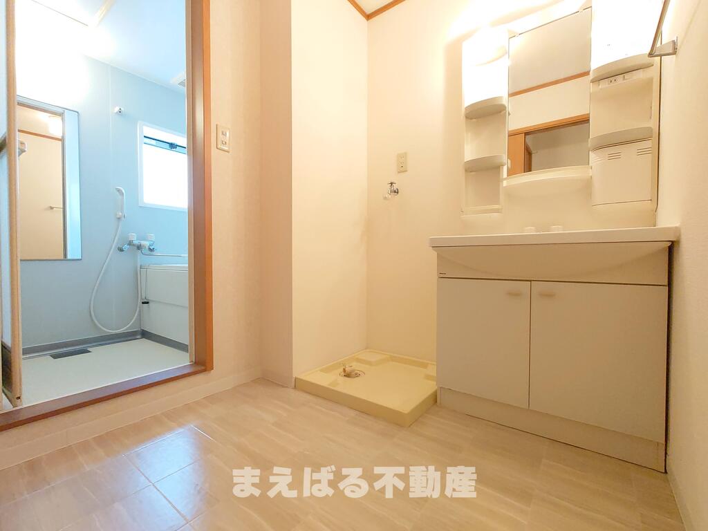洗面設備　独立洗面台。※写真別部屋