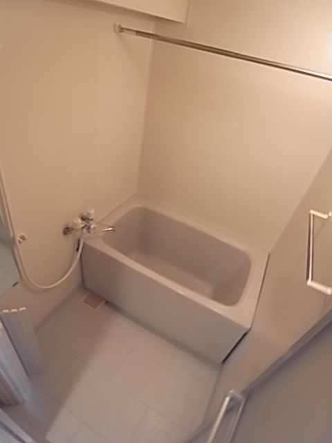 バス・シャワールーム　浴室乾燥機付きのバスルーム