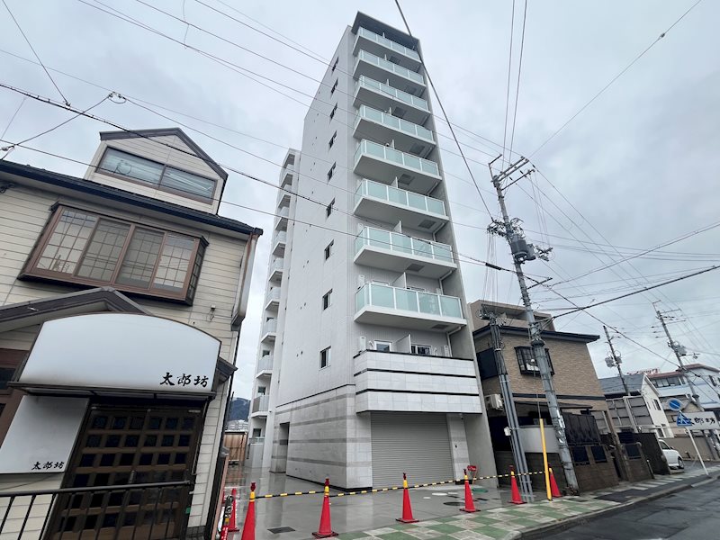 InnocentCourt石山駅前の建物外観