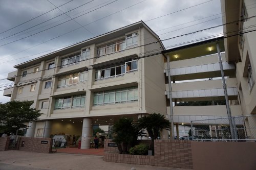 【広島市安佐南区緑井のマンションの中学校】