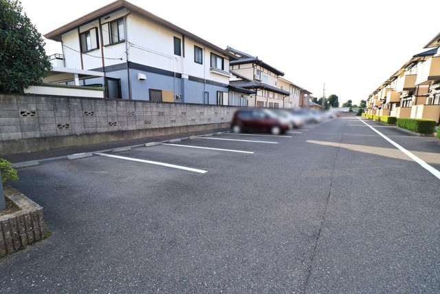 【小山市神鳥谷のアパートの駐車場】