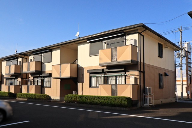 小山市神鳥谷のアパートの建物外観