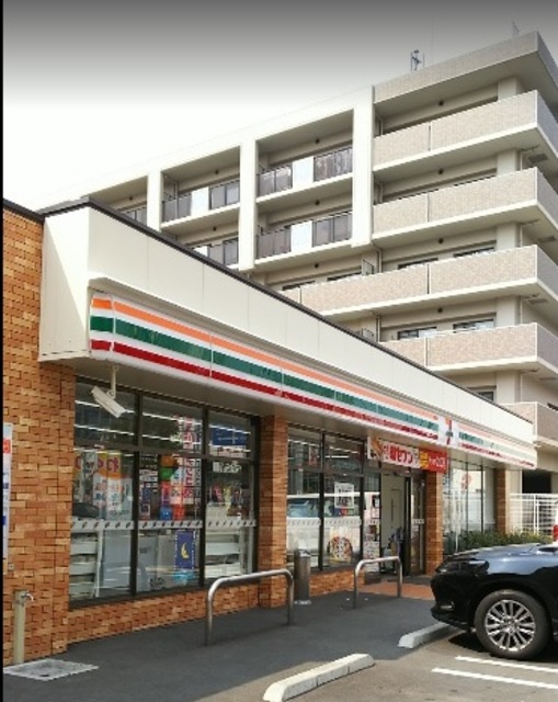 コンビニ　セブンイレブン摂津三島2丁目店（コンビニ）まで303m