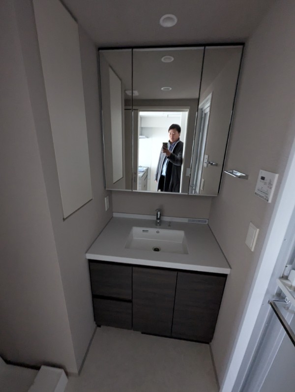 洗面設備　使いやすい独立洗面台です