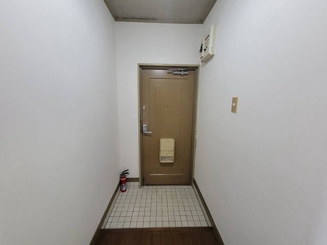 国府台レジデンの玄関写真