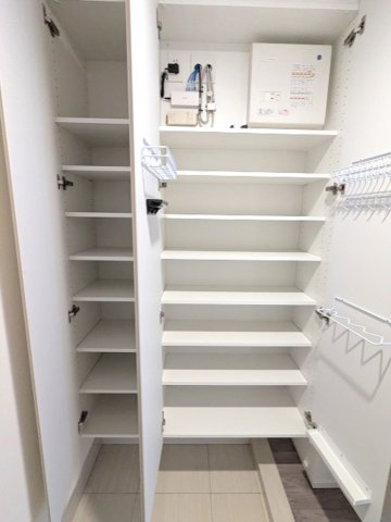 玄関　傘ストック付で収納豊富なトールタイプのシューズBOXです