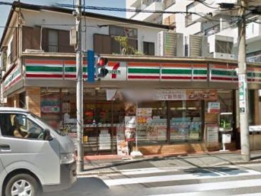 コンビニ　セブンイレブン田端3丁目店（コンビニ）まで319m