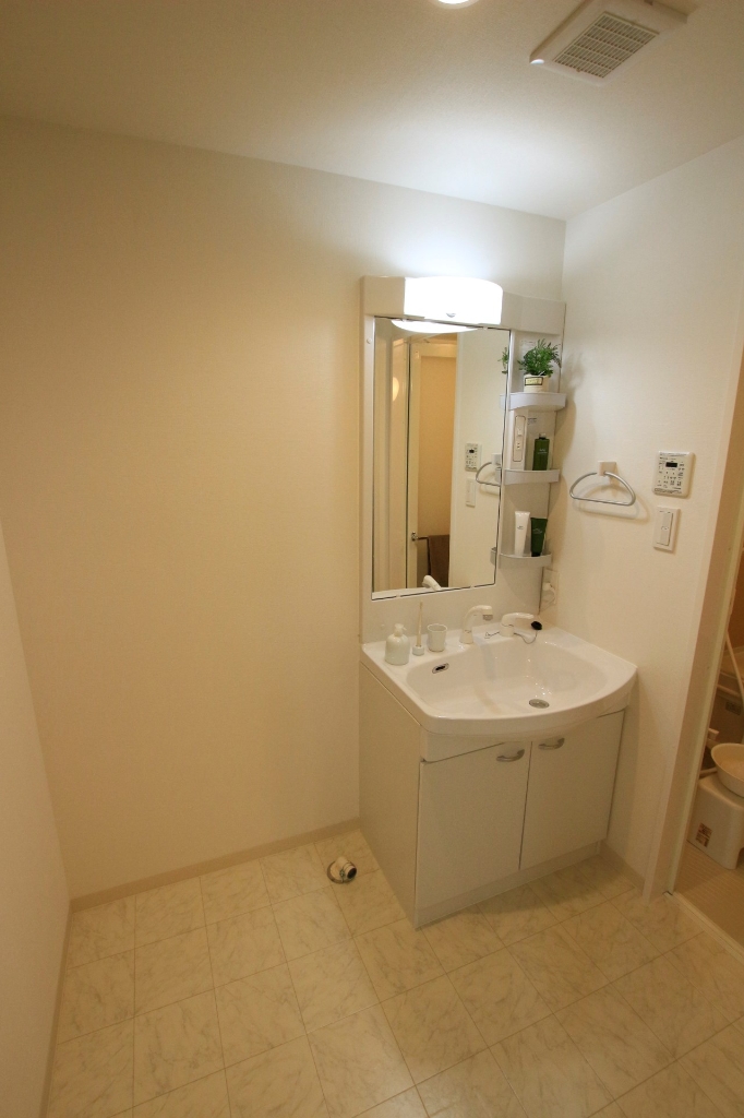 洗面設備　シャワー付き洗面台