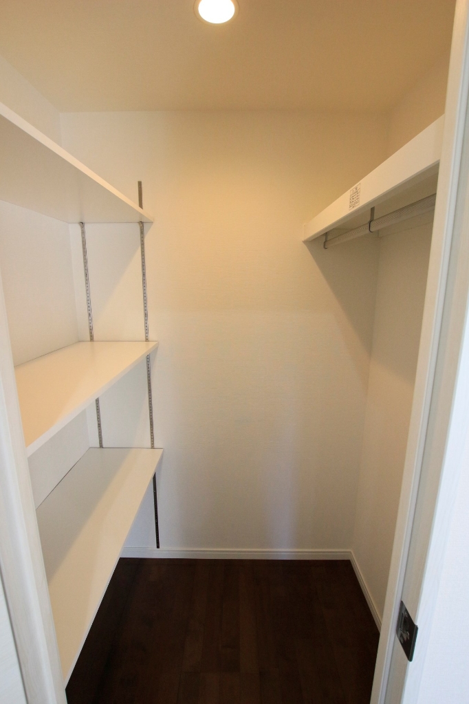 収納　ウォークインクローゼット☆収納は充分ですね！