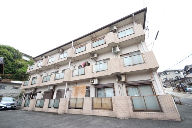生駒市辻町のマンションの建物外観