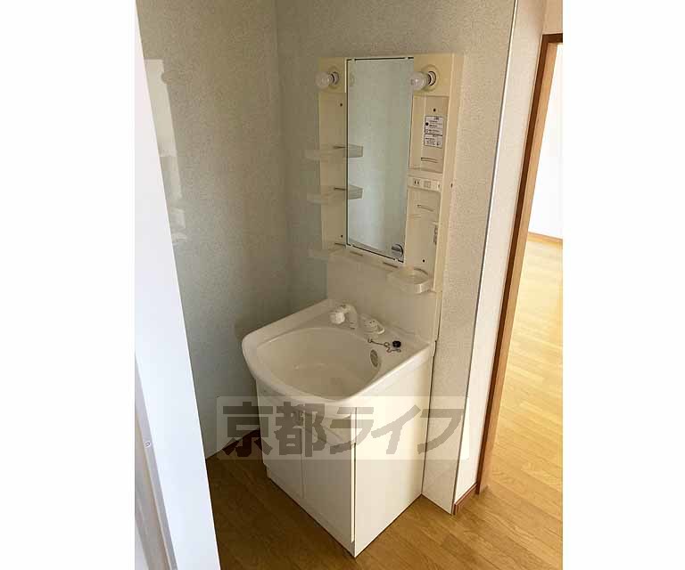 洗面設備　綺麗な洗面台です・