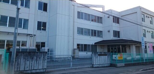 小学校　南アルプス市立大明小学校（小学校）まで1200m
