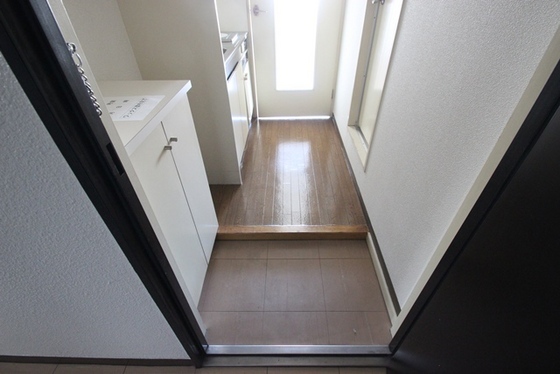 玄関　※別部屋の写真です