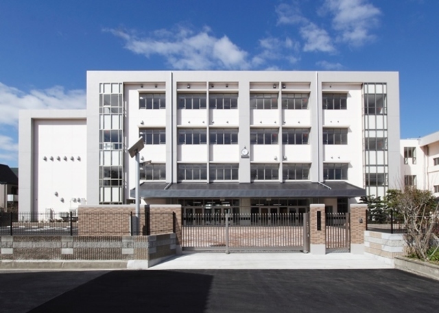 中学校　大正中学校（中学校）まで906m