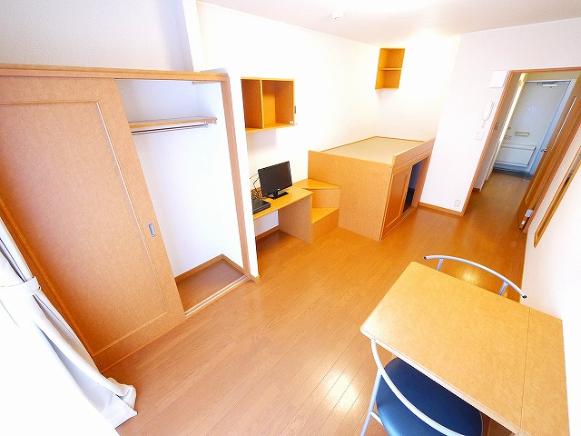 その他部屋・スペース　落ち着いた色調の寝室です