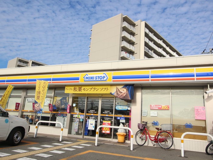 コンビニ　ミニストップ（コンビニ）まで670m