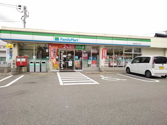 コンビニ　ファミリーマート（コンビニ）まで190m