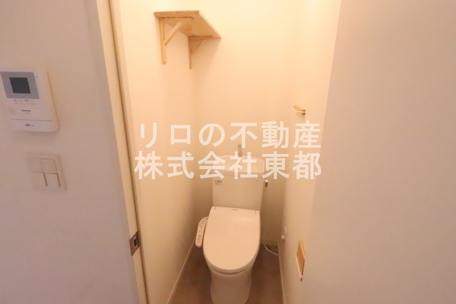 トイレ　白基調で清潔感のあるトイレです♪
